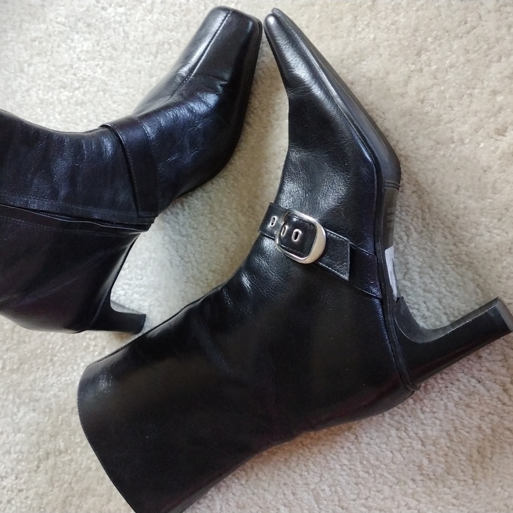 Gruppo Italiano black leather zip calf boots. Made in Italy. Size 10